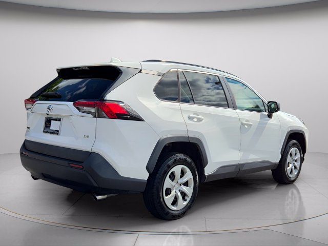 Used 2021 Toyota RAV4 LE FWD image 7