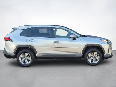 Used 2023 Toyota RAV4 LE AWD/4WD image 7