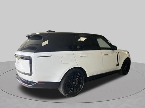 Used 2025 Land Rover Range Rover SE AWD/4WD image 4
