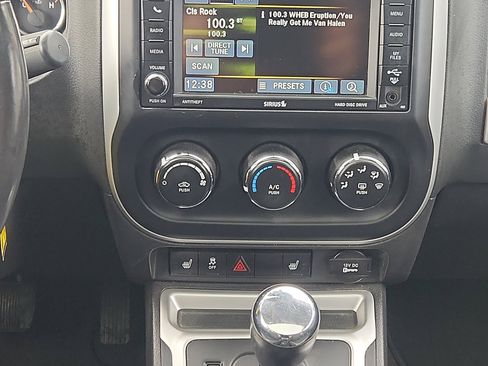 Used 2014 Jeep Compass Latitude w/ Sun/Sound Group image 17