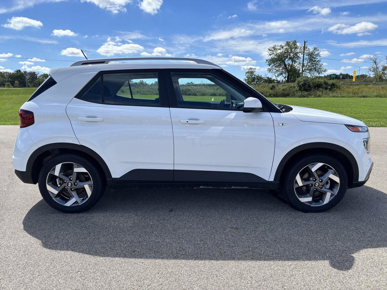 Used 2025 Hyundai Venue SEL FWD image 6