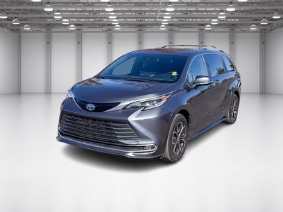 Used 2025 Toyota Sienna Platinum
