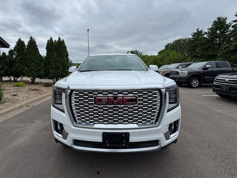 Used 2024 GMC Yukon Denali AWD/4WD image 3
