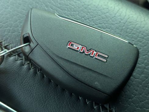 Used 2022 GMC Yukon XL Denali RWD image 25