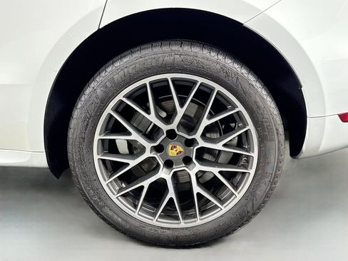 Used 2018 Porsche Macan S image 42