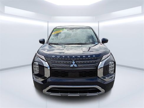 New 2025 Mitsubishi Outlander SE image 8