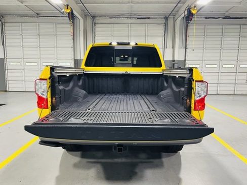 Used 2018 Nissan Titan PRO-4X w/ Pro-4x Convenience Package image 9