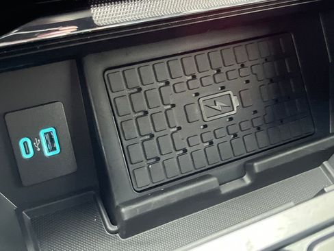 Used 2024 Ford F150 Platinum w/ Equipment Group 702A High image 9