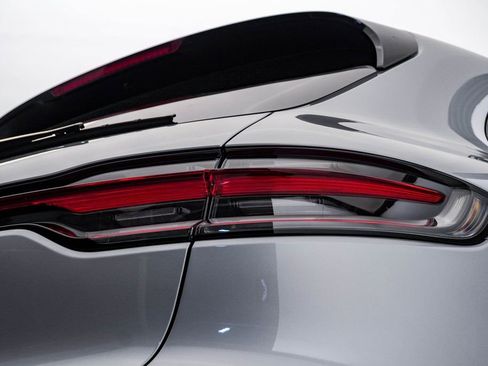 New 2026 Porsche Macan image 12