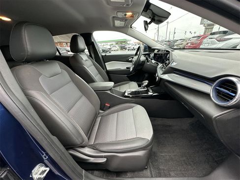 Used 2024 Chevrolet Trax LT w/ Driver Confidence Package image 22