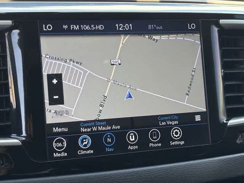 Used 2018 Chrysler Pacifica Touring Plus w/ Tire & Wheel Group FWD image 22