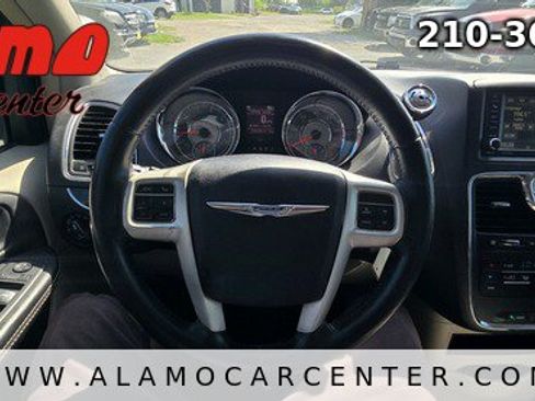 Used 2014 Chrysler Town & Country Touring FWD image 36