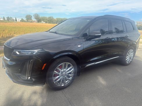 Used 2022 Cadillac XT6 Sport image 2