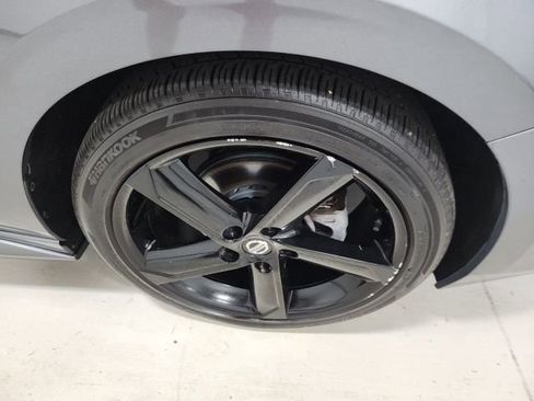 Used 2023 Nissan Sentra SR w/ Midnight Edition Package FWD image 36