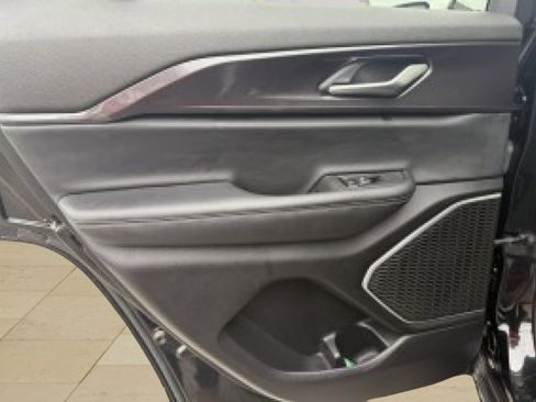 Used 2022 Jeep Grand Cherokee Altitude image 35