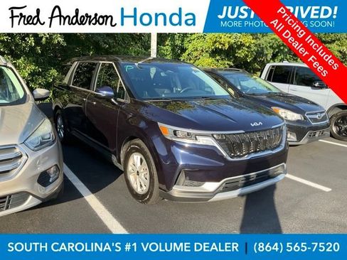 Used 2024 Kia Carnival LX FWD image 1