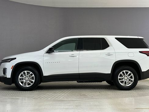 Used 2022 Chevrolet Traverse LS image 2