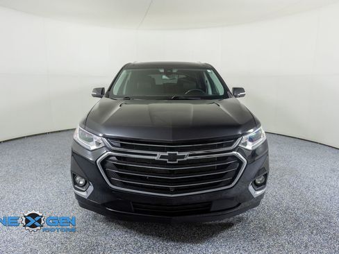 Used 2020 Chevrolet Traverse Premier FWD image 2