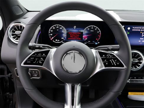 New 2025 Mercedes-Benz GLB 250 4MATIC image 31