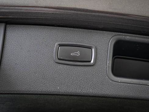 Used 2017 Porsche Macan image 20