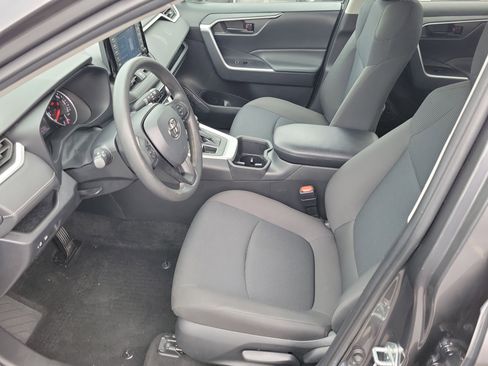 Used 2022 Toyota RAV4 LE image 18