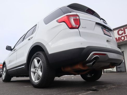 Used 2017 Ford Explorer XLT image 20