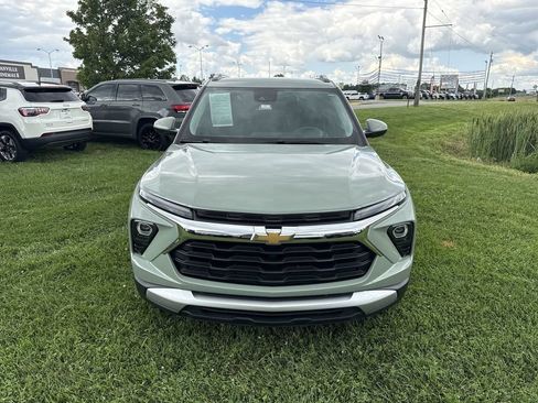 Used 2025 Chevrolet TrailBlazer LT AWD/4WD image 16