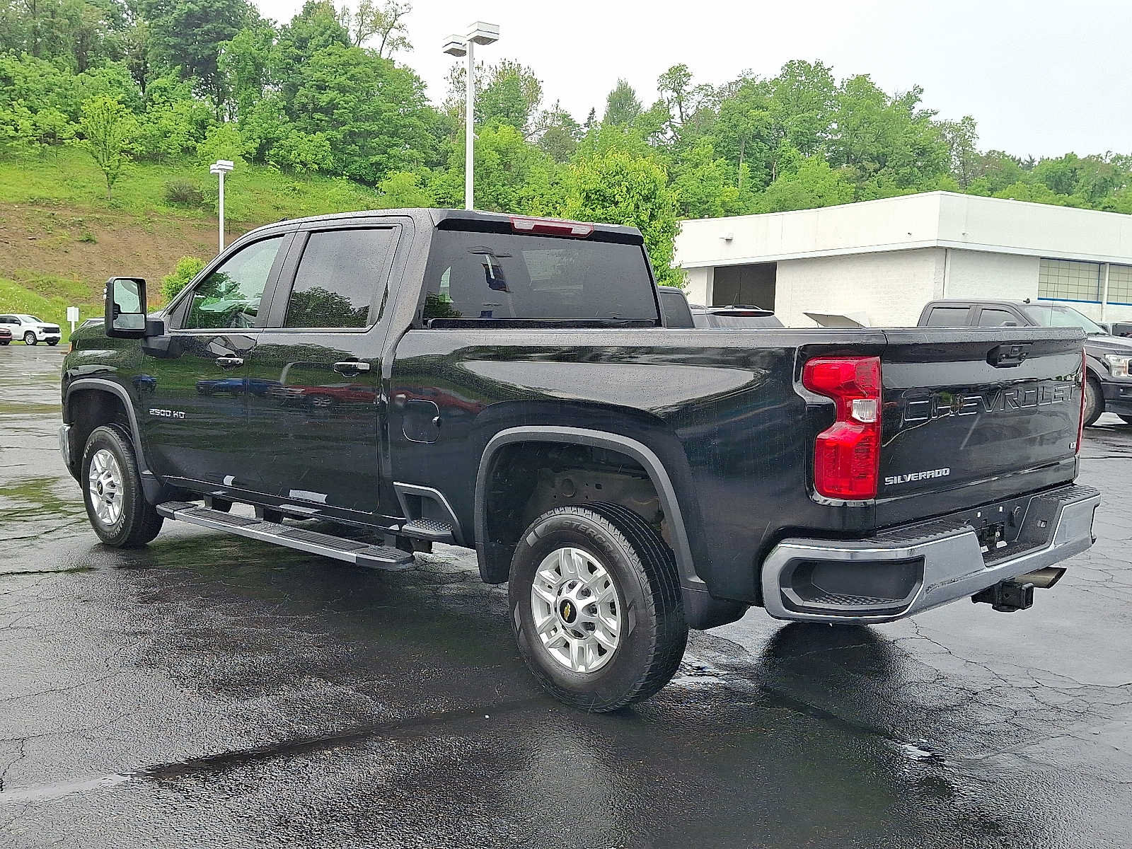 Used 2025 Chevrolet Silverado 2500 LT w/ Convenience Package AWD/4WD image 4