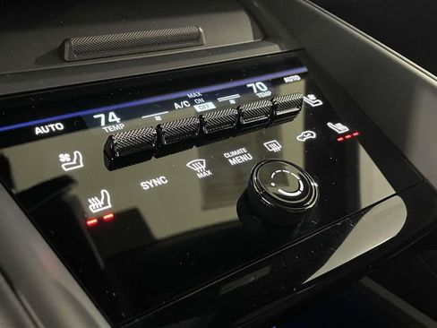 Certified 2025 Porsche Macan 4 Electric image 34