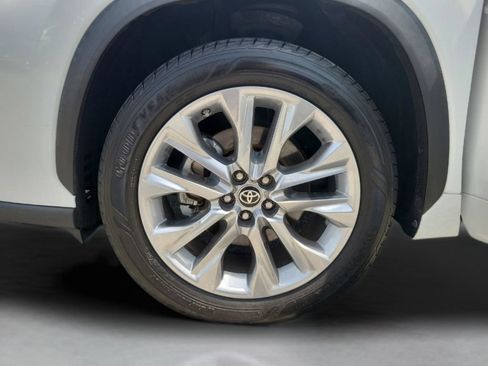 Used 2022 Toyota Highlander Limited FWD image 32