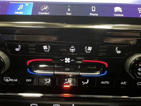 New 2025 Jeep Grand Cherokee L Limited w/ Luxury Tech Group II image 8