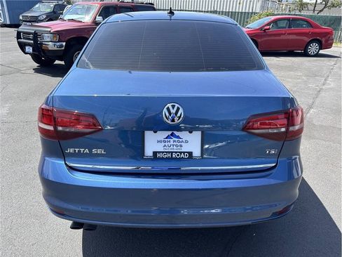 Used 2017 Volkswagen Jetta SEL FWD image 4