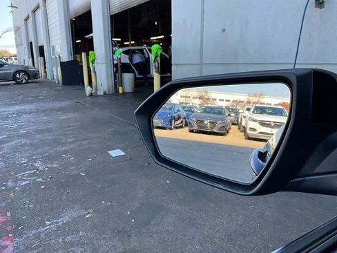 Used 2025 Hyundai Elantra SEL image 19