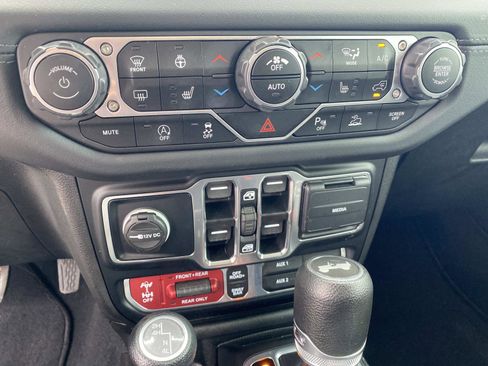 Used 2024 Jeep Wrangler Unlimited Rubicon w/ Technology Group image 23