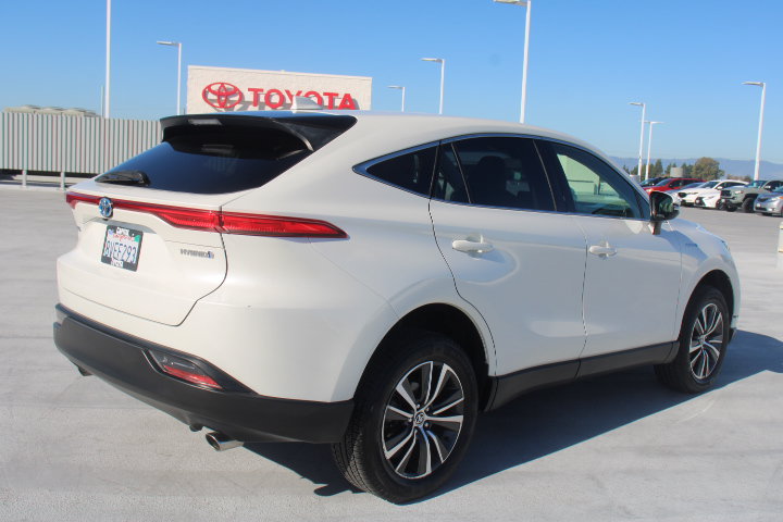 Certified 2021 Toyota Venza LE w/ Carpet Mat Package (TMS) AWD/4WD image 3