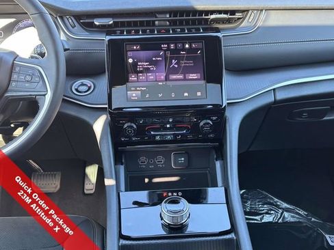 New 2025 Jeep Grand Cherokee L Altitude image 12