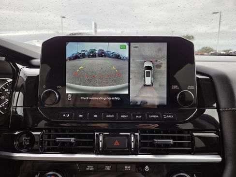 Used 2025 Nissan Pathfinder SL image 32