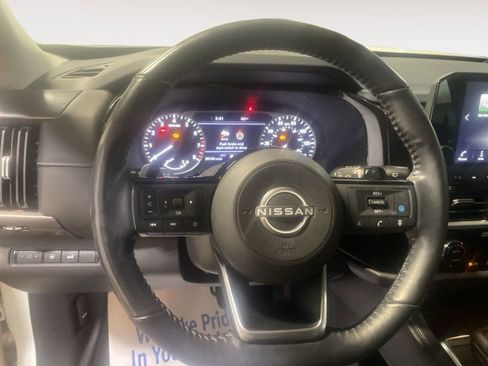 Used 2023 Nissan Pathfinder SL w/ Lighting Package (N92) image 19