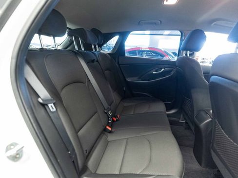 Used 2018 Hyundai Elantra GT FWD image 13