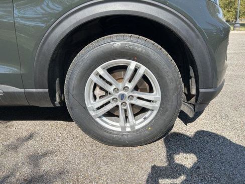 Used 2023 Ford Explorer XLT image 25