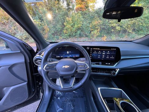 Used 2025 Chevrolet Equinox LT image 30