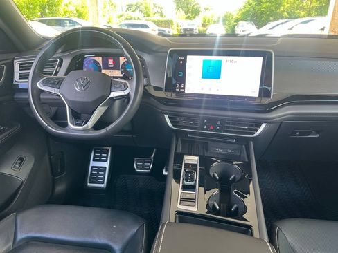 Used 2025 Volkswagen Atlas Cross Sport SEL R-Line AWD/4WD image 18