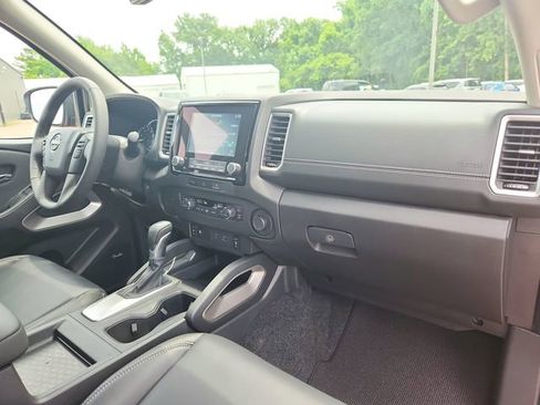Used 2024 Nissan Frontier SL RWD image 24