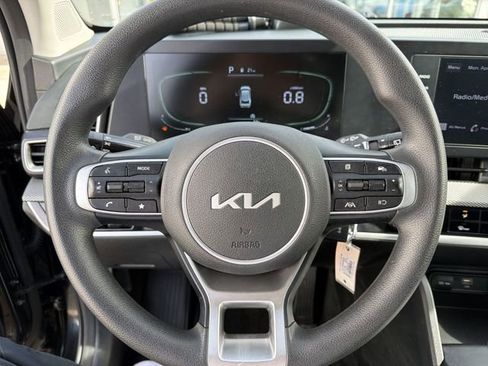 Used 2023 Kia Sportage LX AWD/4WD image 16