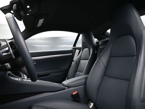 Used 2025 Porsche 718 Cayman GT4 image 5