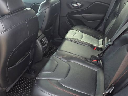 Used 2020 Jeep Cherokee Trailhawk AWD/4WD image 8