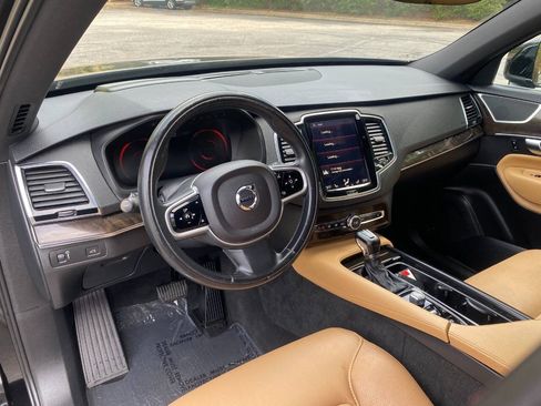 Used 2018 Volvo XC90 T6 Momentum w/ Convenience Package AWD/4WD image 12