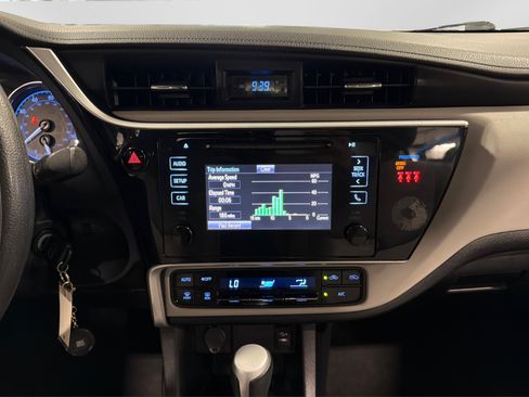 Used 2018 Toyota Corolla LE FWD image 27
