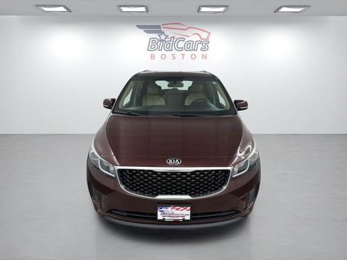 Used 2017 Kia Sedona LX w/ LX Essentials Premium Package FWD image 2
