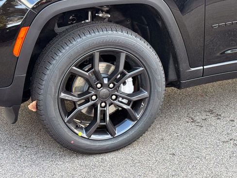 New 2025 Jeep Grand Cherokee Limited image 5